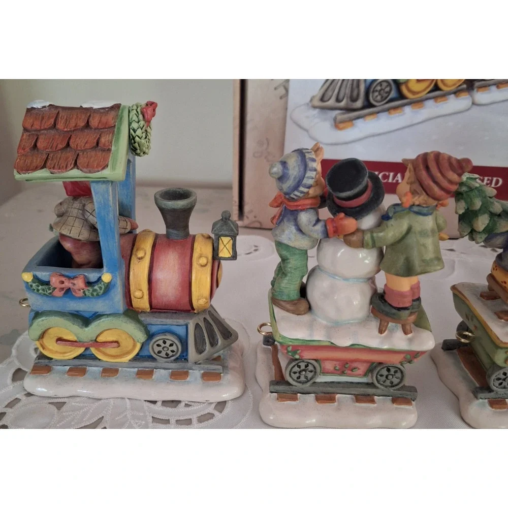 Danbury Mint The M.I. Hummel Christmas Express 5 Piece Train Set w/ COA and Box